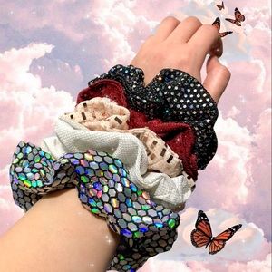 ✨ 5 PACK SPARKLE BLING HANDMADE SCRUNCHIES  WITH BOX